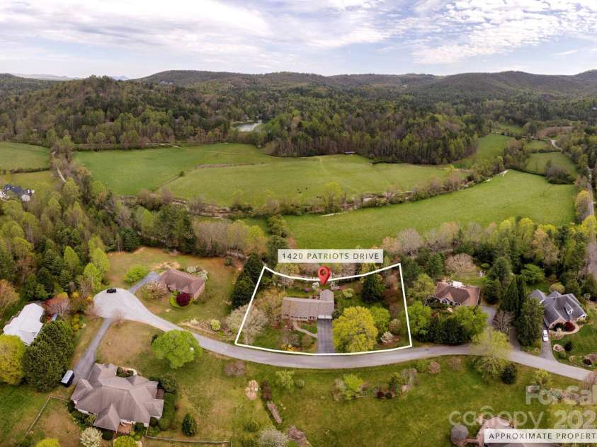 1420 Patriots Drive, Hendersonville, NC 28739.  MLS# CAR4249241, YatesRealty ID 19727. 