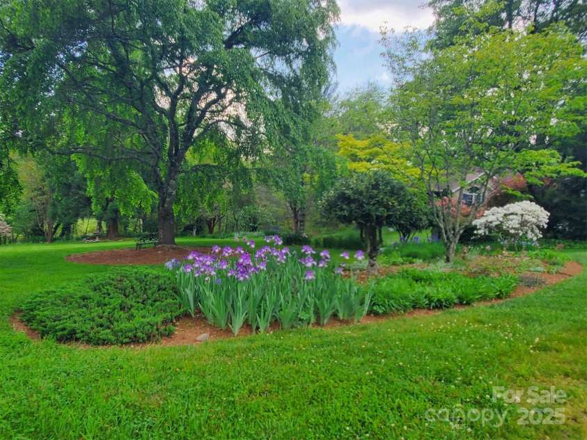 1420 Patriots Drive, Hendersonville, NC 28739.  MLS# CAR4249241, YatesRealty ID 19727. 