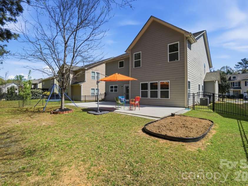 2153 Bluebell Way, Tega Cay, SC 29708.  MLS# CAR4363780, YatesRealty ID 19727. Fenced back yard