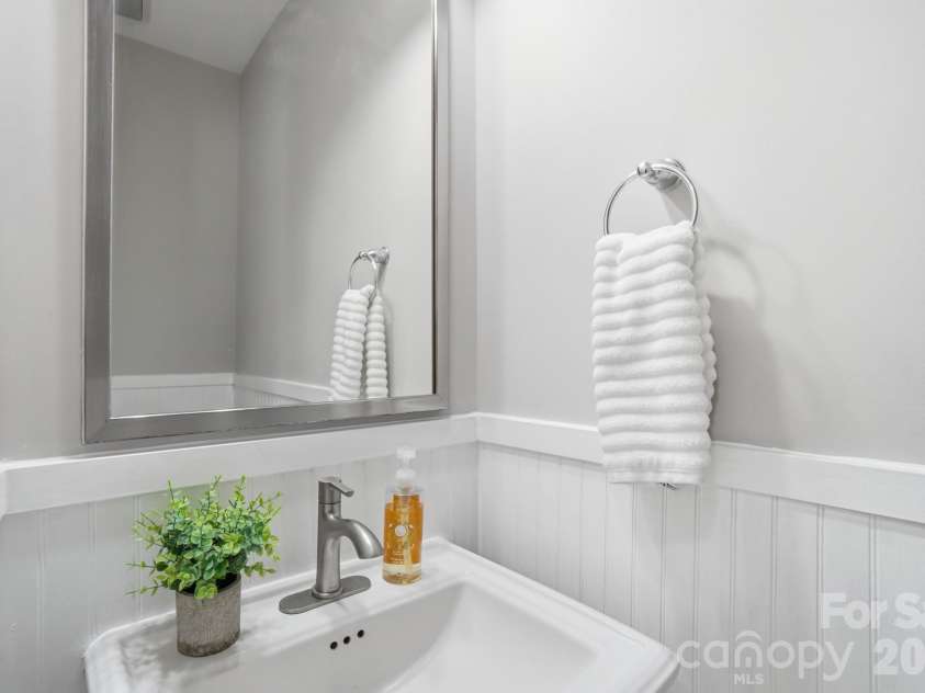 2153 Bluebell Way, Tega Cay, SC 29708.  MLS# CAR4363780, YatesRealty ID 19727. Half bath