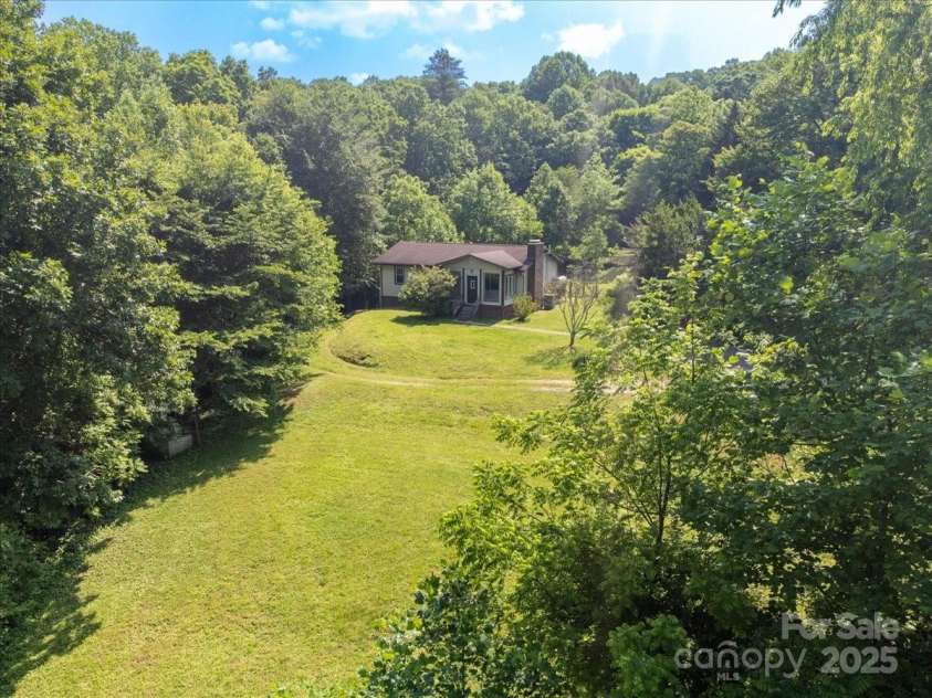 825 Pole Miller Extension, Brevard, NC 28712.  MLS# CAR4265936, YatesRealty ID 19728. 