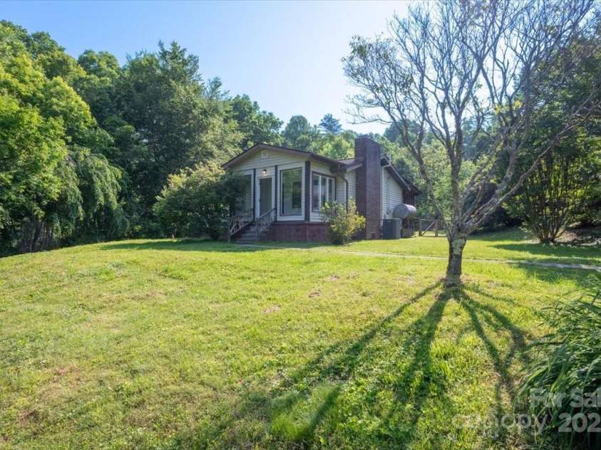 825 Pole Miller Extension, Brevard, NC 28712.  MLS# CAR4265936, YatesRealty ID 19728. 