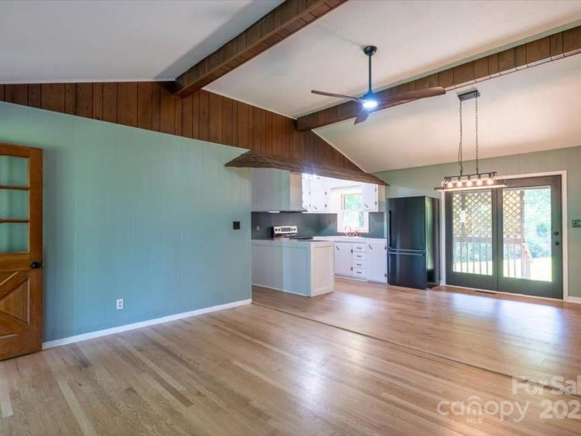 825 Pole Miller Extension, Brevard, NC 28712.  MLS# CAR4265936, YatesRealty ID 19728. 