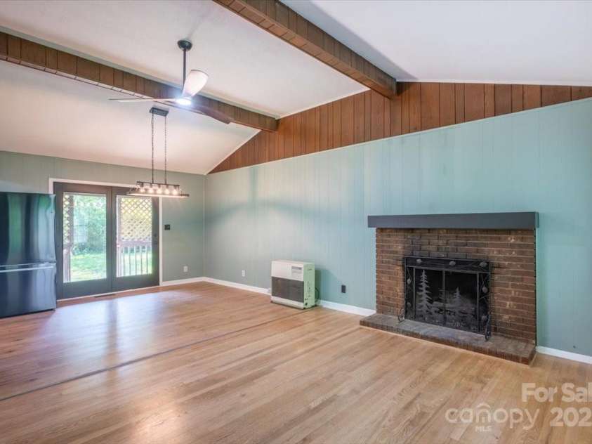 825 Pole Miller Extension, Brevard, NC 28712.  MLS# CAR4265936, YatesRealty ID 19728. 