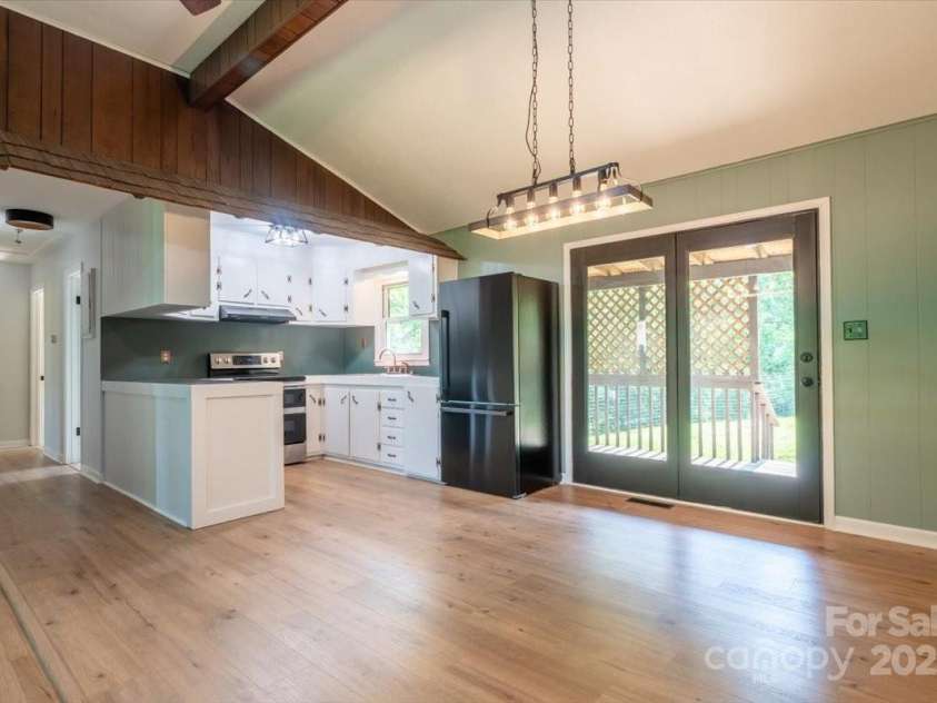 825 Pole Miller Extension, Brevard, NC 28712.  MLS# CAR4265936, YatesRealty ID 19728. 