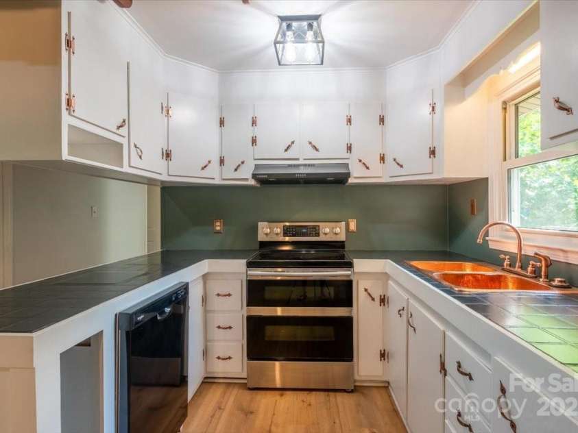 825 Pole Miller Extension, Brevard, NC 28712.  MLS# CAR4265936, YatesRealty ID 19728. 