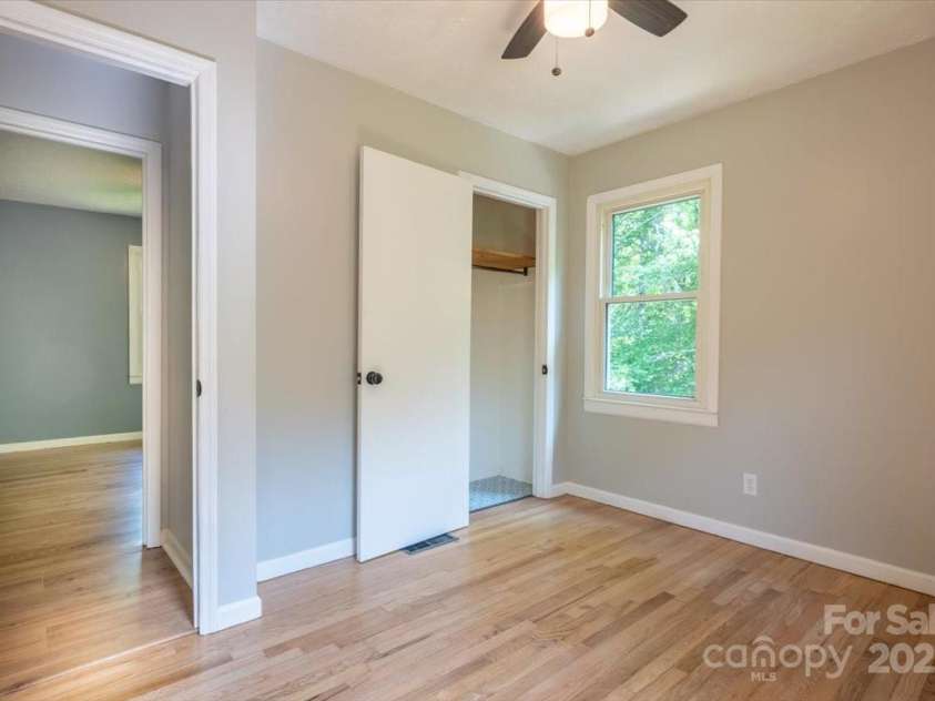 825 Pole Miller Extension, Brevard, NC 28712.  MLS# CAR4265936, YatesRealty ID 19728. 