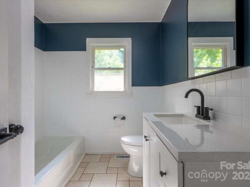 825 Pole Miller Extension, Brevard, NC 28712.  MLS# CAR4265936, YatesRealty ID 19728. 