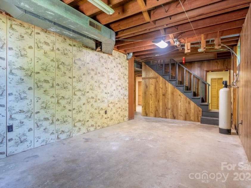 825 Pole Miller Extension, Brevard, NC 28712.  MLS# CAR4265936, YatesRealty ID 19728. 