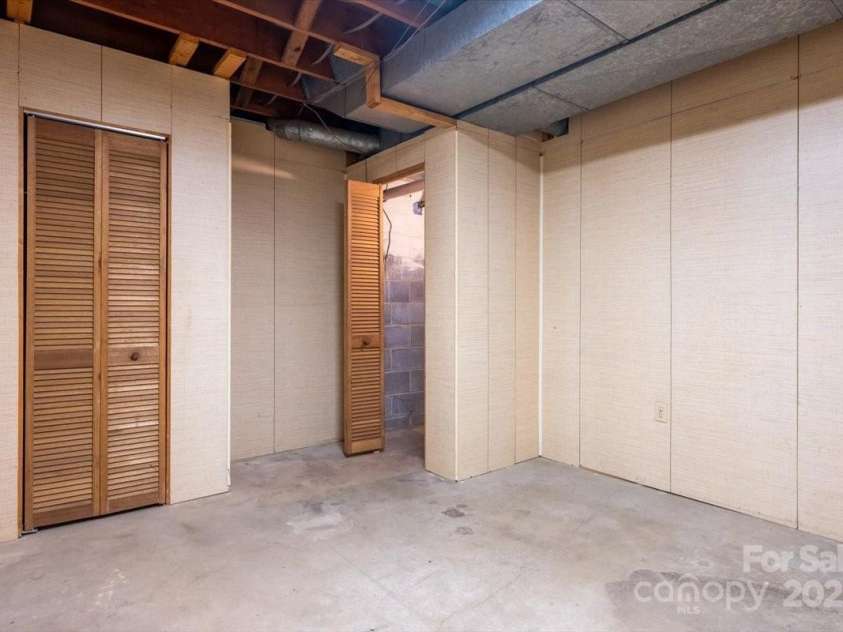 825 Pole Miller Extension, Brevard, NC 28712.  MLS# CAR4265936, YatesRealty ID 19728. 