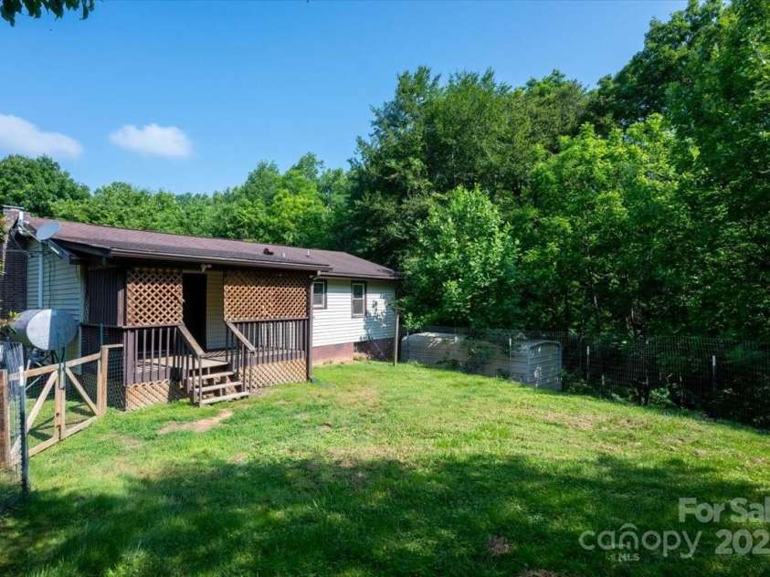 825 Pole Miller Extension, Brevard, NC 28712.  MLS# CAR4265936, YatesRealty ID 19728. 
