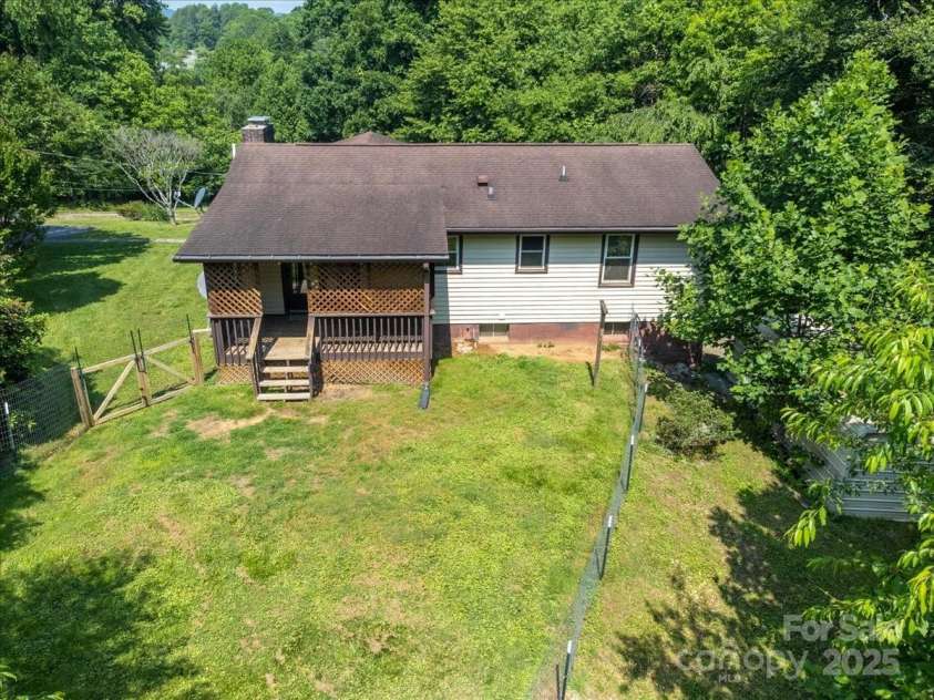 825 Pole Miller Extension, Brevard, NC 28712.  MLS# CAR4265936, YatesRealty ID 19728. 