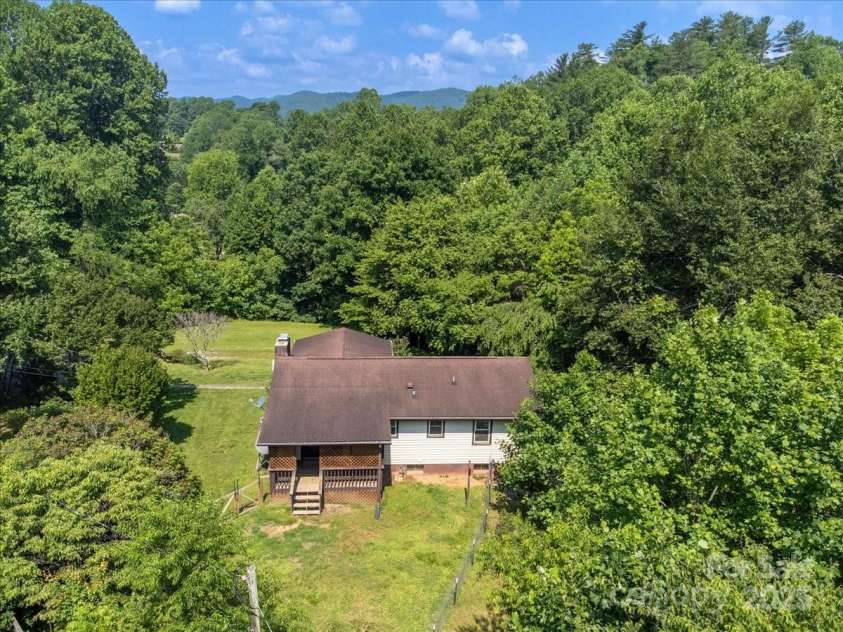 825 Pole Miller Extension, Brevard, NC 28712.  MLS# CAR4265936, YatesRealty ID 19728. 