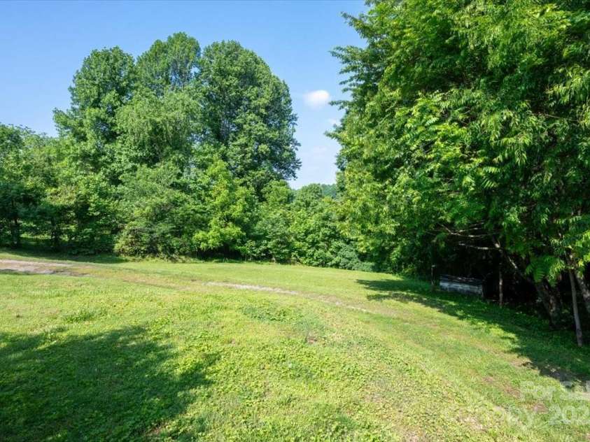 825 Pole Miller Extension, Brevard, NC 28712.  MLS# CAR4265936, YatesRealty ID 19728. 