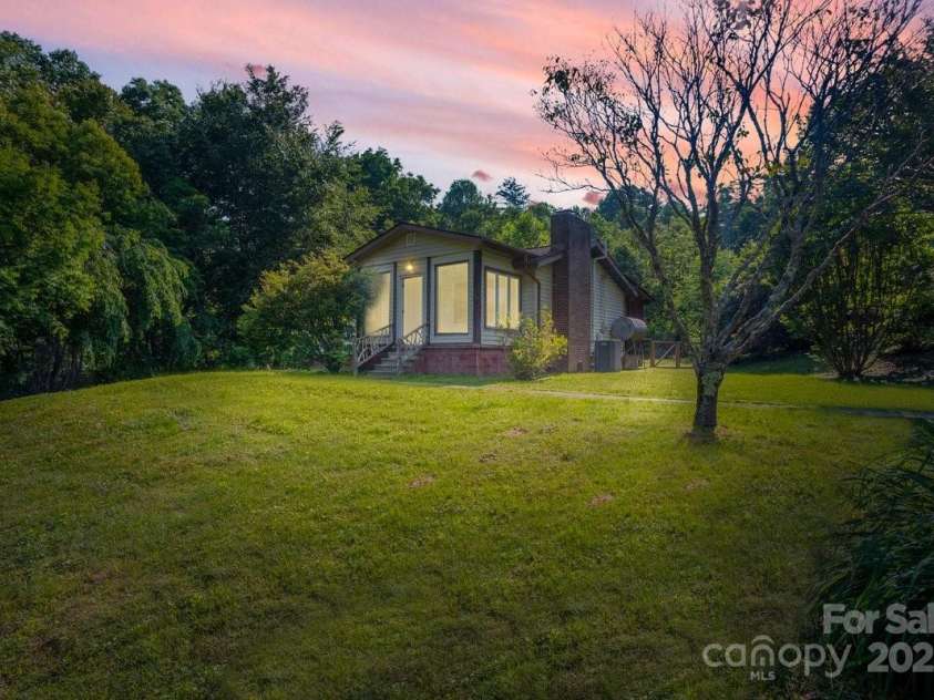 825 Pole Miller Extension, Brevard, NC 28712.  MLS# CAR4265936, YatesRealty ID 19728. 