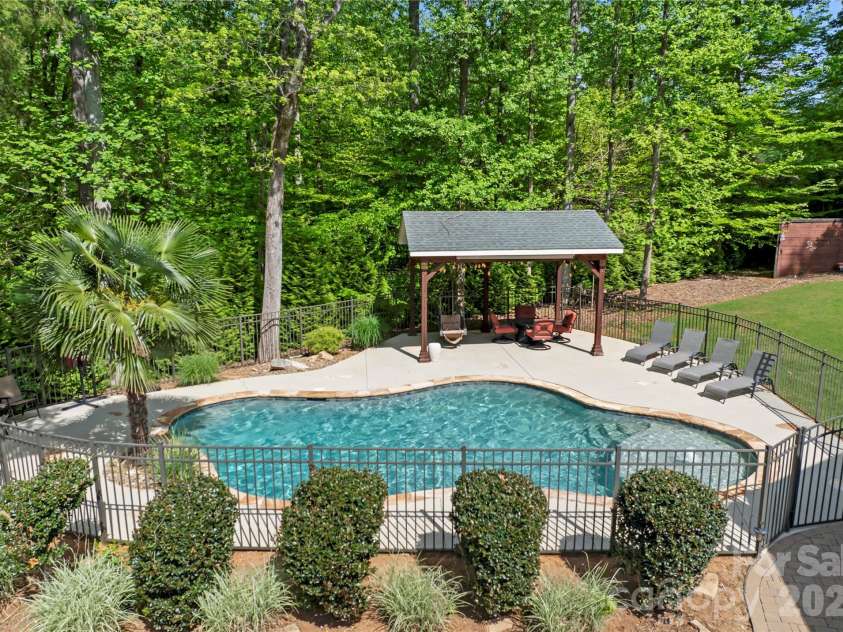 860 Arrow Point Lane, Davidson, NC 28036.  MLS# CAR4338080, YatesRealty ID 19728. 