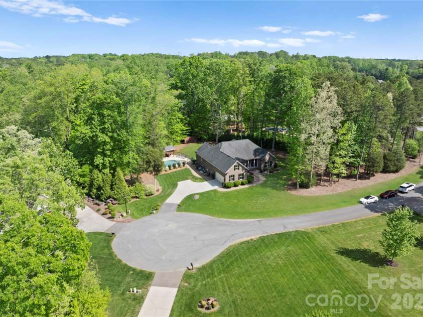 860 Arrow Point Lane, Davidson, NC 28036.  MLS# CAR4338080, YatesRealty ID 19728. 