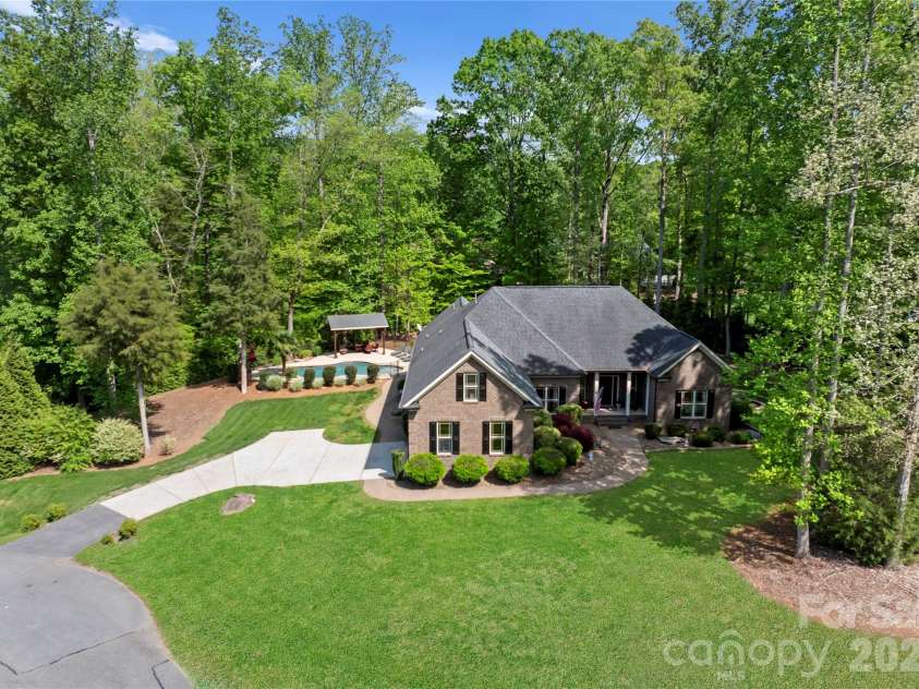 860 Arrow Point Lane, Davidson, NC 28036.  MLS# CAR4338080, YatesRealty ID 19728. 