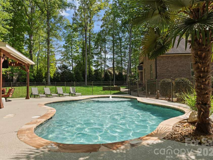 860 Arrow Point Lane, Davidson, NC 28036.  MLS# CAR4338080, YatesRealty ID 19728. 