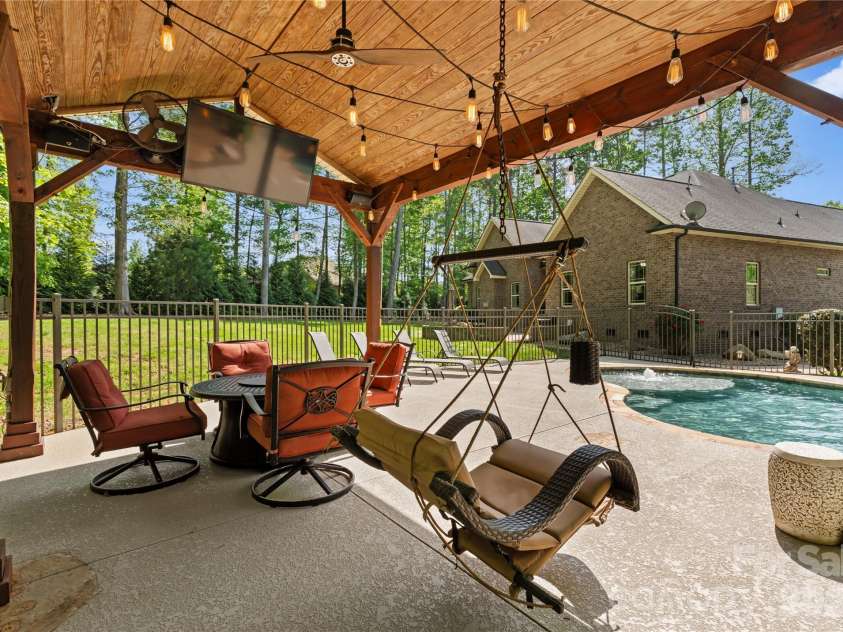 860 Arrow Point Lane, Davidson, NC 28036.  MLS# CAR4338080, YatesRealty ID 19728. 