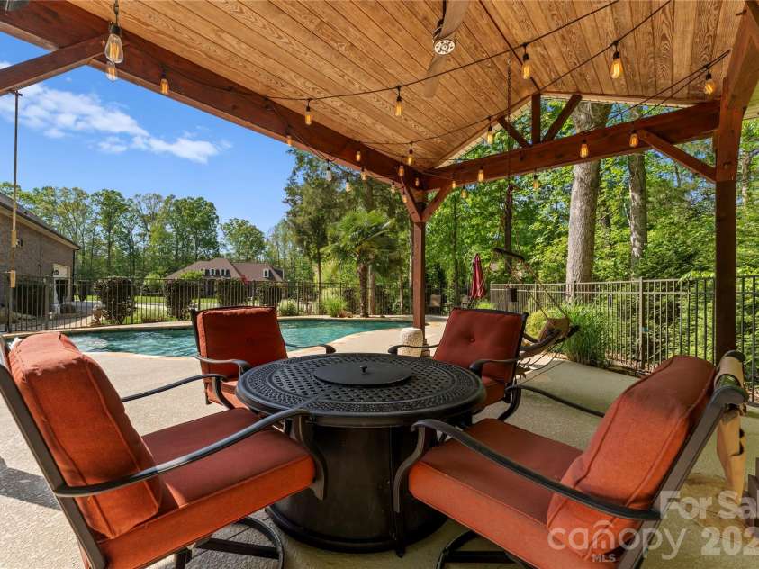 860 Arrow Point Lane, Davidson, NC 28036.  MLS# CAR4338080, YatesRealty ID 19728. 