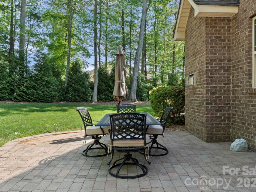 860 Arrow Point Lane, Davidson, NC 28036.  MLS# CAR4338080, YatesRealty ID 19728. 