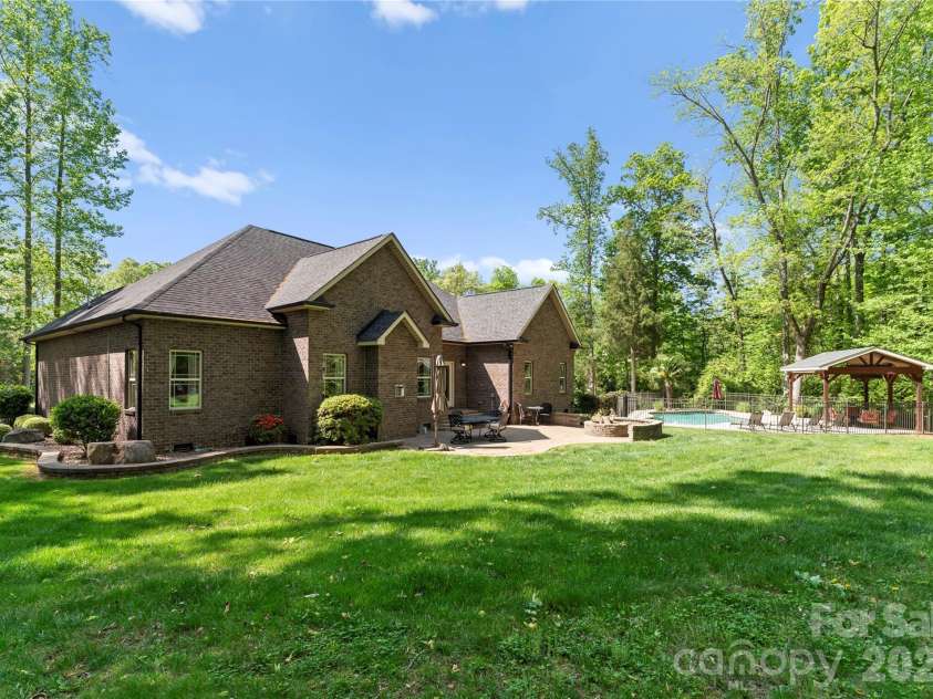 860 Arrow Point Lane, Davidson, NC 28036.  MLS# CAR4338080, YatesRealty ID 19728. 
