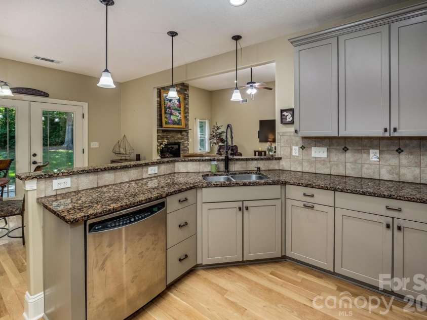 860 Arrow Point Lane, Davidson, NC 28036.  MLS# CAR4338080, YatesRealty ID 19728. 