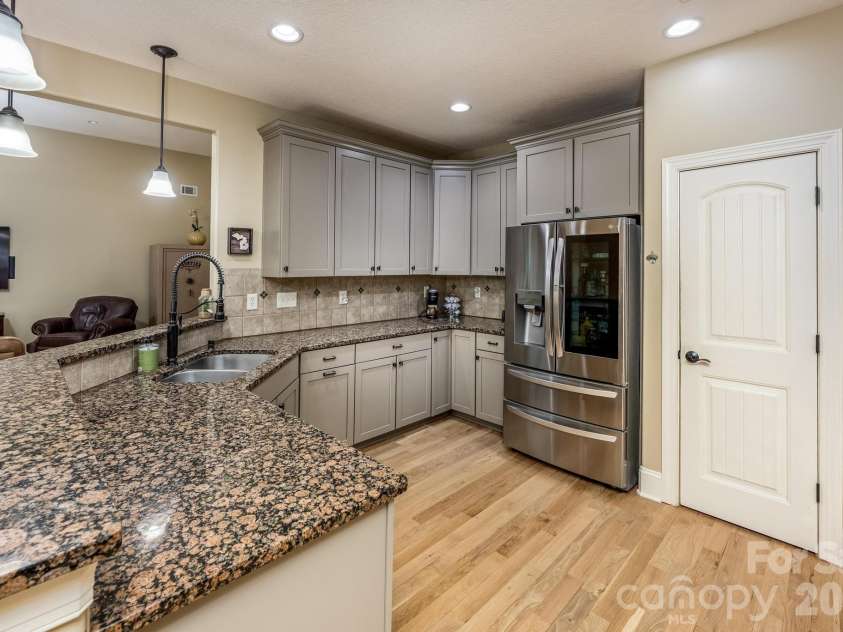 860 Arrow Point Lane, Davidson, NC 28036.  MLS# CAR4338080, YatesRealty ID 19728. 