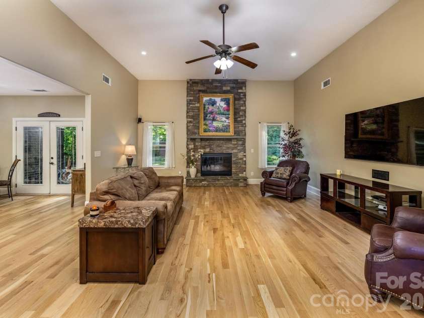 860 Arrow Point Lane, Davidson, NC 28036.  MLS# CAR4338080, YatesRealty ID 19728. 