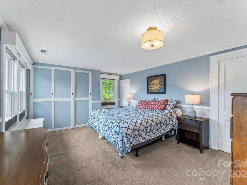 1621 Ridgewood Boulevard, Hendersonville, NC 28791.  MLS# CAR4267146, YatesRealty ID 19729. 