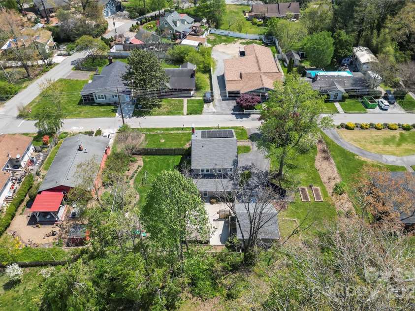 1621 Ridgewood Boulevard, Hendersonville, NC 28791.  MLS# CAR4267146, YatesRealty ID 19729. 