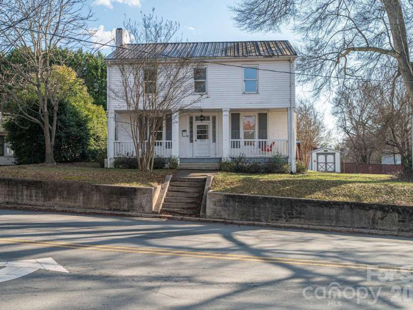 329 Main Street, Lincolnton, NC 28092.  MLS# CAR4334976, YatesRealty ID 1973. 