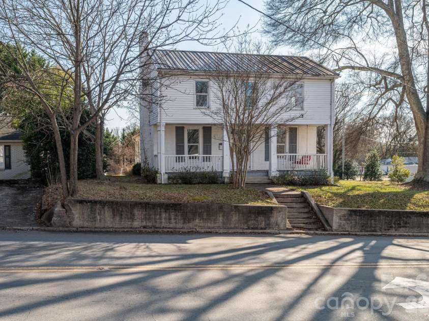 329 Main Street, Lincolnton, NC 28092.  MLS# CAR4334976, YatesRealty ID 1973. 