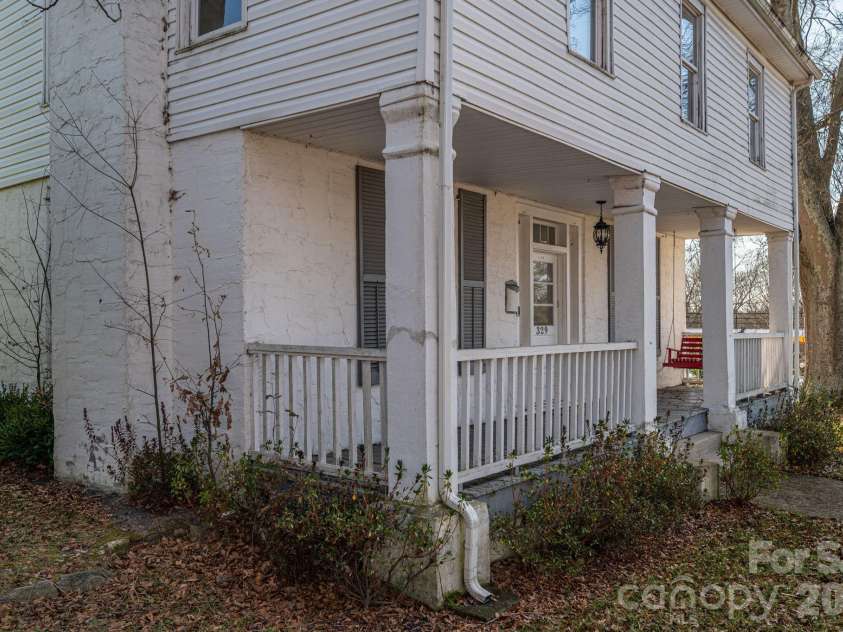 329 Main Street, Lincolnton, NC 28092.  MLS# CAR4334976, YatesRealty ID 1973. 