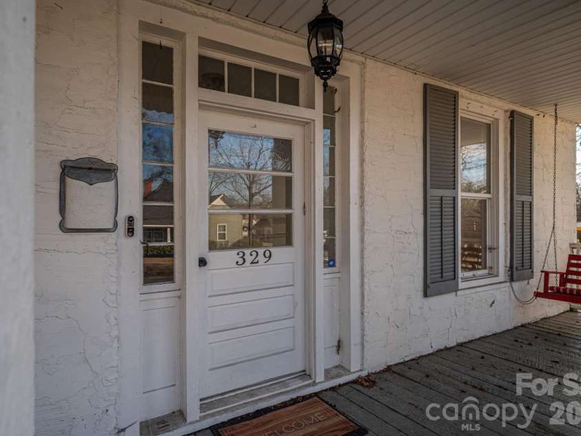 329 Main Street, Lincolnton, NC 28092.  MLS# CAR4334976, YatesRealty ID 1973. 
