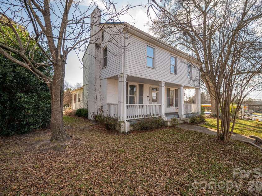 329 Main Street, Lincolnton, NC 28092.  MLS# CAR4334976, YatesRealty ID 1973. 
