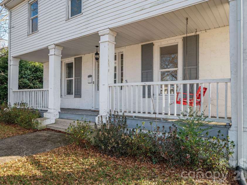 329 Main Street, Lincolnton, NC 28092.  MLS# CAR4334976, YatesRealty ID 1973. 