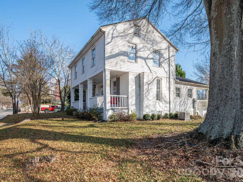 329 Main Street, Lincolnton, NC 28092.  MLS# CAR4334976, YatesRealty ID 1973. 