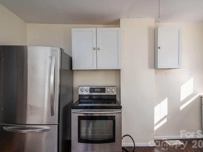329 Main Street, Lincolnton, NC 28092.  MLS# CAR4334976, YatesRealty ID 1973. 