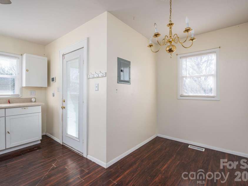 329 Main Street, Lincolnton, NC 28092.  MLS# CAR4334976, YatesRealty ID 1973. 