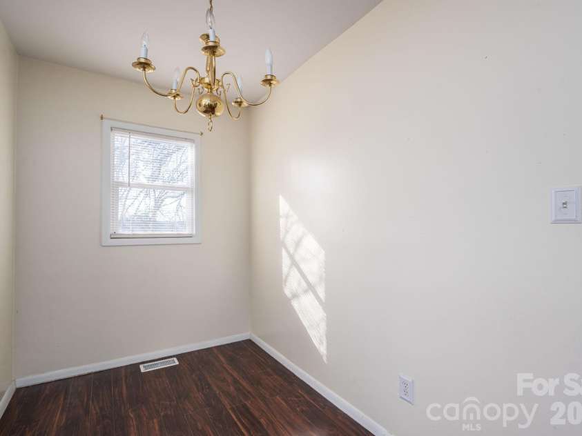 329 Main Street, Lincolnton, NC 28092.  MLS# CAR4334976, YatesRealty ID 1973. 