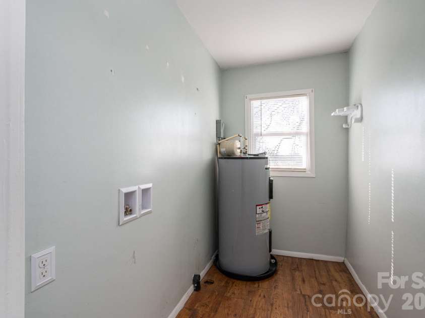 329 Main Street, Lincolnton, NC 28092.  MLS# CAR4334976, YatesRealty ID 1973. 