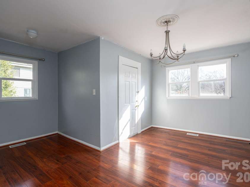 329 Main Street, Lincolnton, NC 28092.  MLS# CAR4334976, YatesRealty ID 1973. 