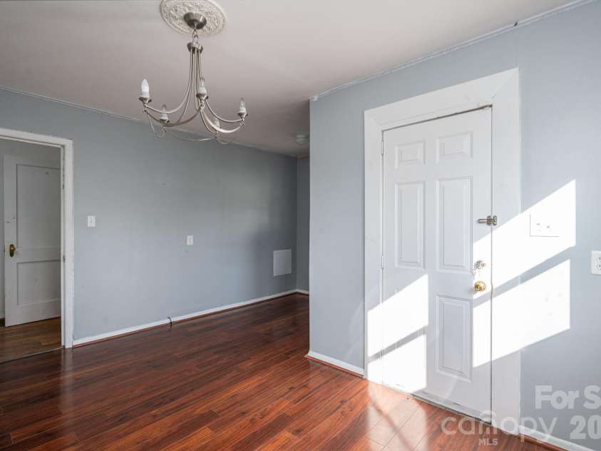 329 Main Street, Lincolnton, NC 28092.  MLS# CAR4334976, YatesRealty ID 1973. 