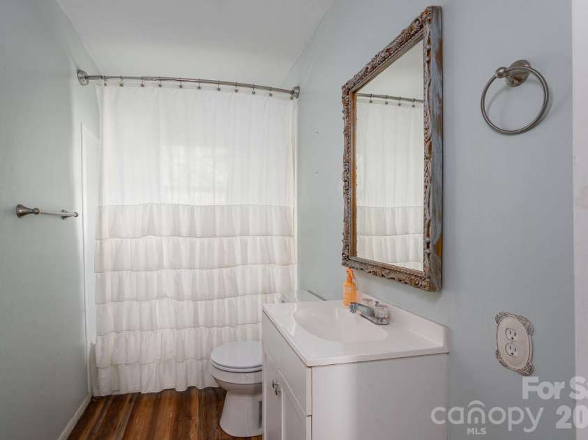 329 Main Street, Lincolnton, NC 28092.  MLS# CAR4334976, YatesRealty ID 1973. 