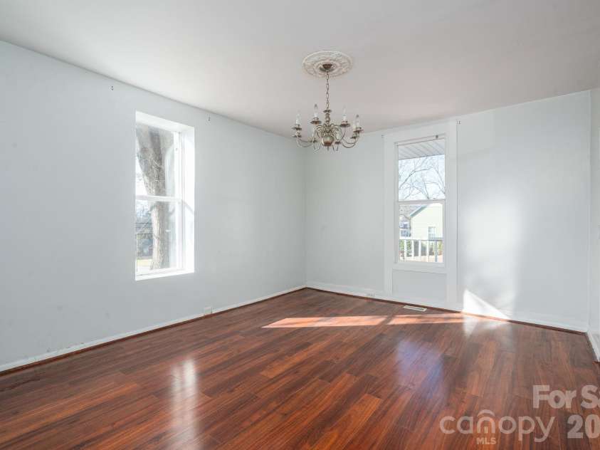 329 Main Street, Lincolnton, NC 28092.  MLS# CAR4334976, YatesRealty ID 1973. 