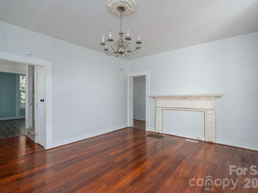 329 Main Street, Lincolnton, NC 28092.  MLS# CAR4334976, YatesRealty ID 1973. 