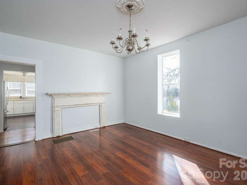 329 Main Street, Lincolnton, NC 28092.  MLS# CAR4334976, YatesRealty ID 1973. 