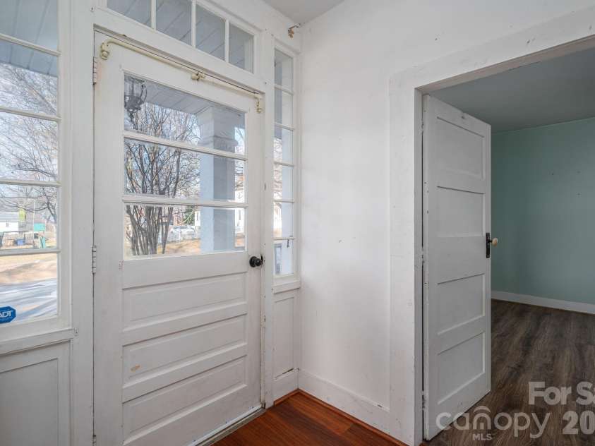 329 Main Street, Lincolnton, NC 28092.  MLS# CAR4334976, YatesRealty ID 1973. 